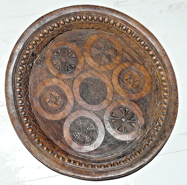 Plateau En Bois Sculpté Signé Marres – Avec Sous-verre Et Décor Peint, Vintage
