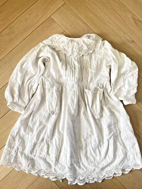 Jolie robe de baptème ancienne pour bébé - broderie dentelle blanche