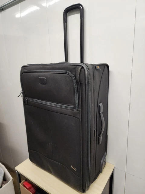Kirkland Signature Black 27” Upright Expandable Wheeled Large Suitcase