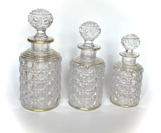 3 flacons de toilette en cristal de BACCARAT taillé et facetté