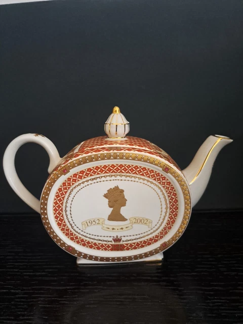 JAMES SADLER GOLDEN Jubilee Teapot Queen Elizabeth II 1952 2002 31 88 