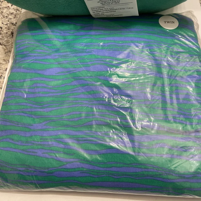 TWIN Size Sheet Set Green And Purple Cotton Blend Xhilaration 4 Piece Sheet Set. TWIN Size Sheet Set Green And Purple Cotton Blend Xhilaration 4 Piece Sheet Set.