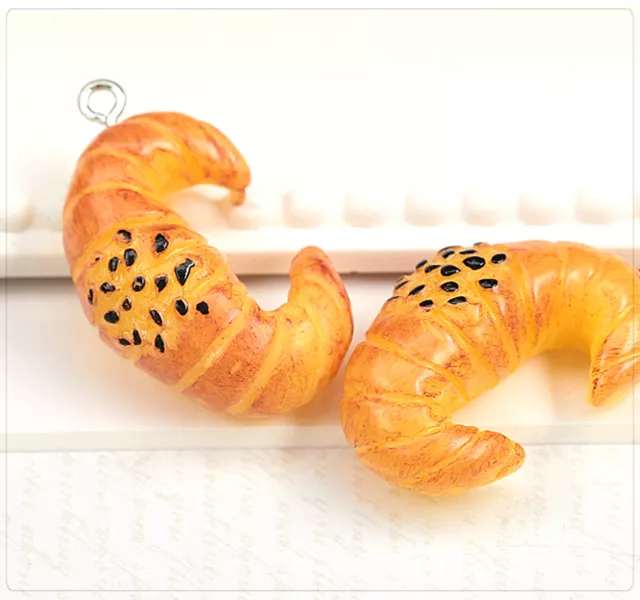 4x Resin Kunstharz Anhänger Charm Schmuck DIY Basteln Croissant 19x29mm mini016