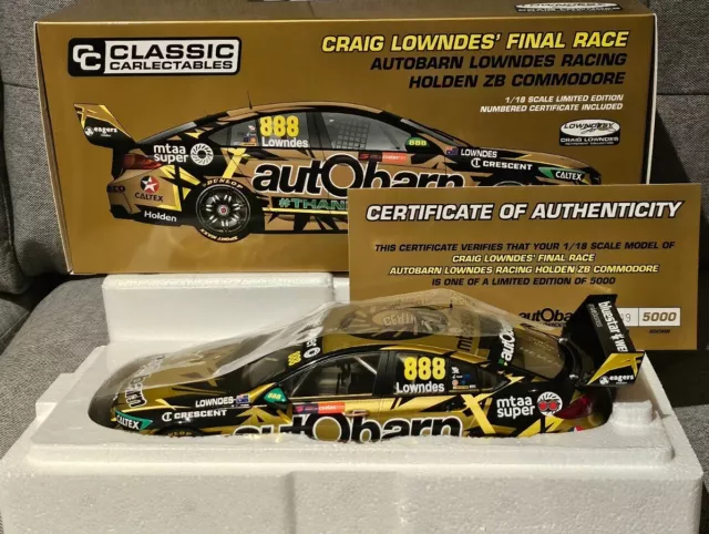 CLASSIC CARLECTABLES 1:18 Model Holden ZB 888 Commodore Craig Lowndes Final Race