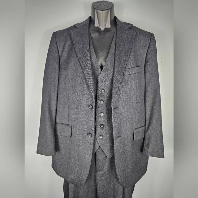 Pronto Uomo 3 Piece Men's Suit. Double Breasted Jacket Size: 38R
