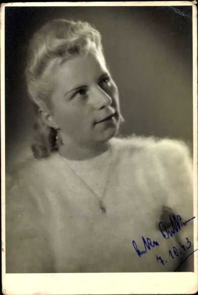 Ak Schauspielerin ERika Catke, Portrait, Autogramm - 10894436