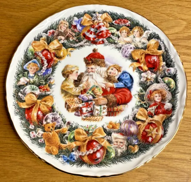 *** Royal Albert "Christmas Garland" Plate - By Neil Faulkener ***