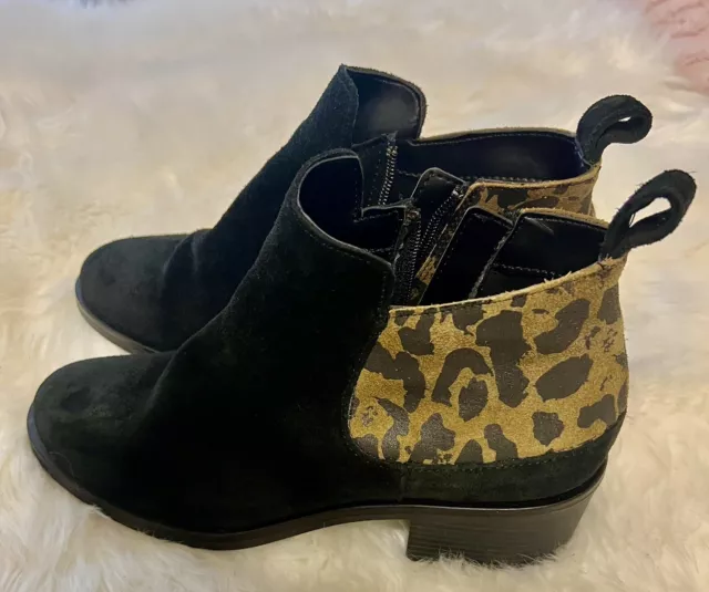 Clarks  Zip Leopard Print Suede Boots Booties Women's Size 8