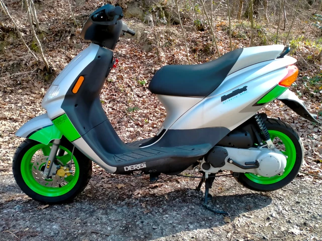 SCOOTER  VINTAGE DERBI BULLET 50cc - NUOVO DI ESPOSIZIONE  KM 0 - ANNO 2003