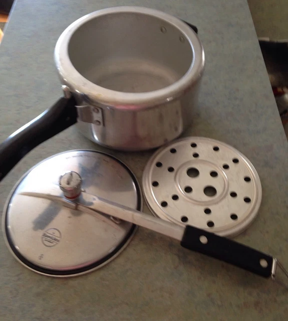 HAWKINS UNIVERSAL PRESSURE Cooker 4 Liters Listed 529X Vintage
