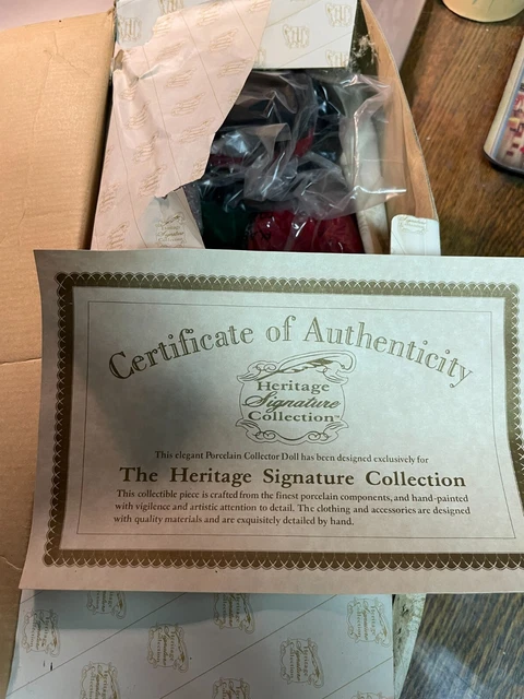 Heritage Signature Joy & Noel Xmas Caroler Porcelain Dolls w/Stand - New in Box
