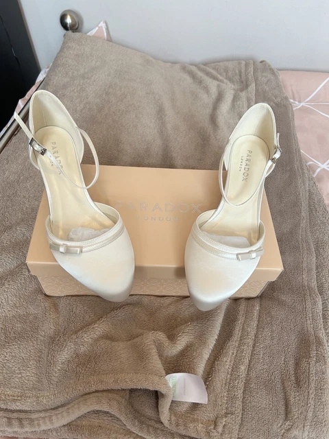 Scarpe Paradox taglia 6,5 avorio
