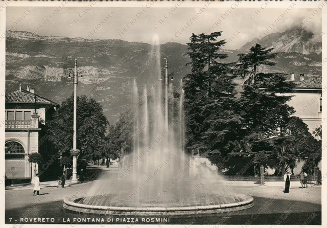 1941 ROVERETO Fontana di Piazza Rosmini panorama montagna Trento Cartolina