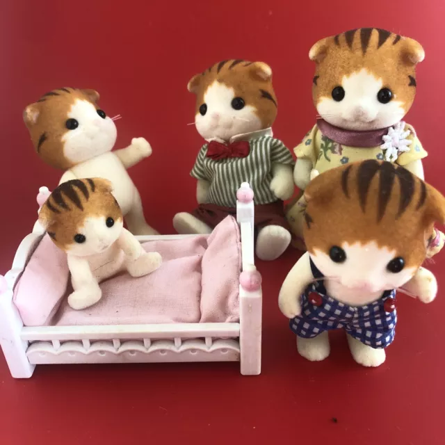 Sylvanian Families 1985 Dressed Maple Cat Family & Cot