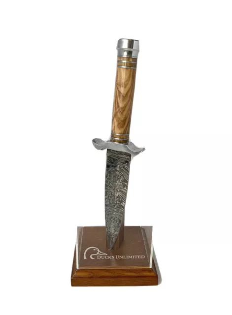 https://www.picclickimg.com/SWUAAOSwNThhEpHm/2020-Ducks-Unlimited-Knife-of-the-Year-Demascus.webp