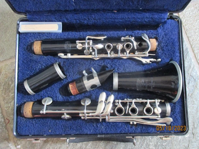 Selmer Bundy  Clarinet with case. made in USA