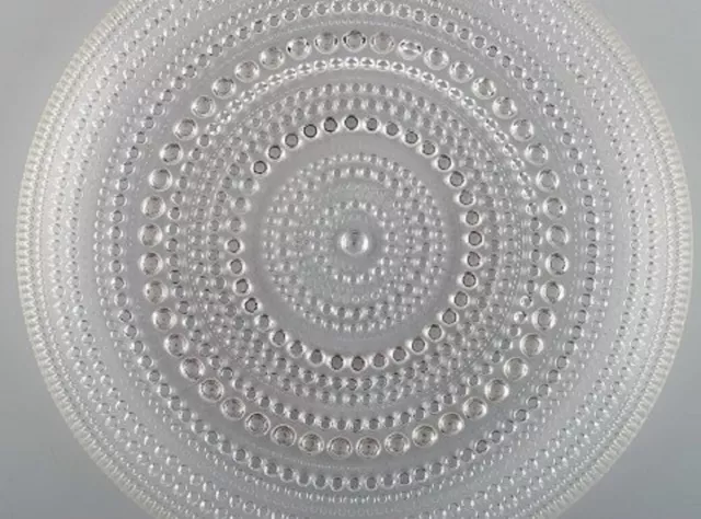 Oiva Toikka for Arabia. Twelve Kastehelmi plates in clear art glass. 3