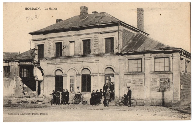 CPA 59 - HORDAIN (Nord) - La Mairie (petite animation)