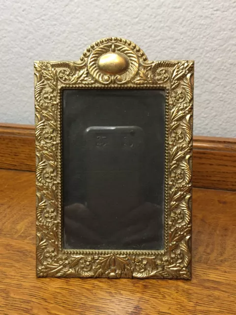 Beautiful Vintage Ornate Photo Picture Frame Velvet Back Very Nice 💛 F