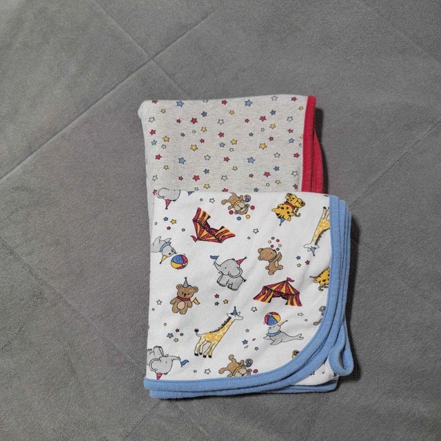 Bundles Baby Place Set of 2 Cotton Blankets Gray Red Blue White Stars Zoo Animal