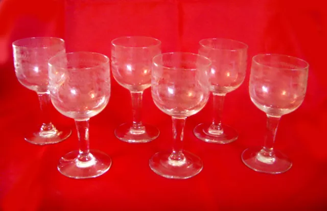 Serie 6 Jolis Verres A Pied Graves Anciens