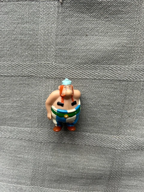 Figurine Astérix : Obélix assis (13.5 cm) - France