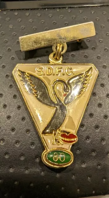 1980 SWAN DISTRICTS FOOTBALL CLUB enamel members badge Western Australia