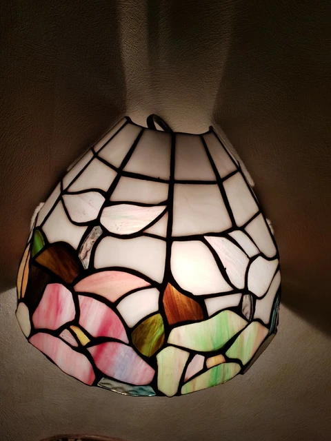 Tiffany Style Wandlampe rosa bunt, Blüten, halbrundes Gestell, 40 Watt, Honsel Tiffany Style Wandlampe rosa bunt, Blüten, halbrundes Gestell, 40 Watt, Honsel
