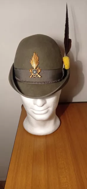 Cappello Alpino grigio verde con fregio metallo anni 80