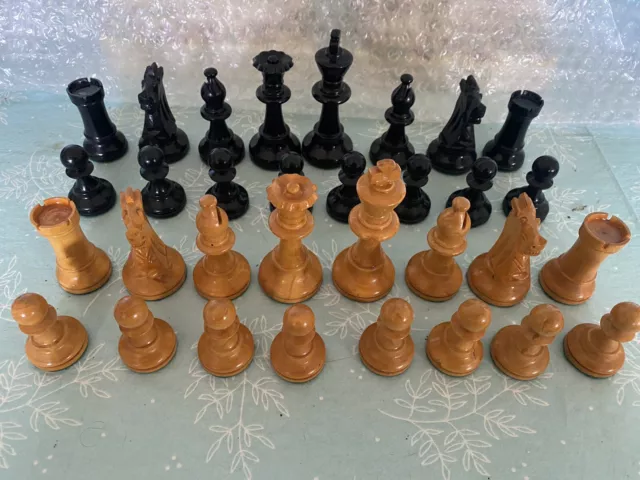 Vintage Chess Set Unknown Make. Made In France.King 8.5cm Pawn 4.5cm