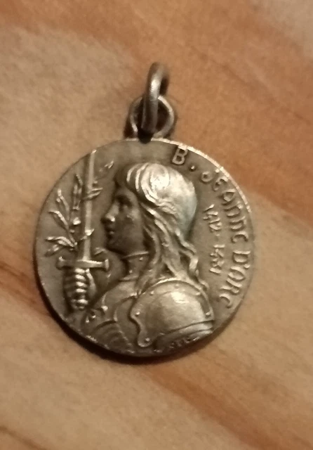 Ancienne Broche Jeanne D'Arc Signée Becker – Cassée – France