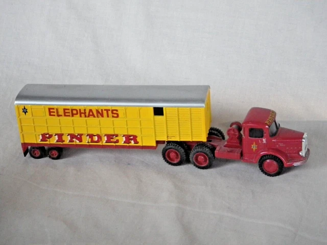 Camion Saviem Cirque Pinder Avec éléphants 1/64 - Modèle Réduit Occasion, Complet Avec Immatriculation