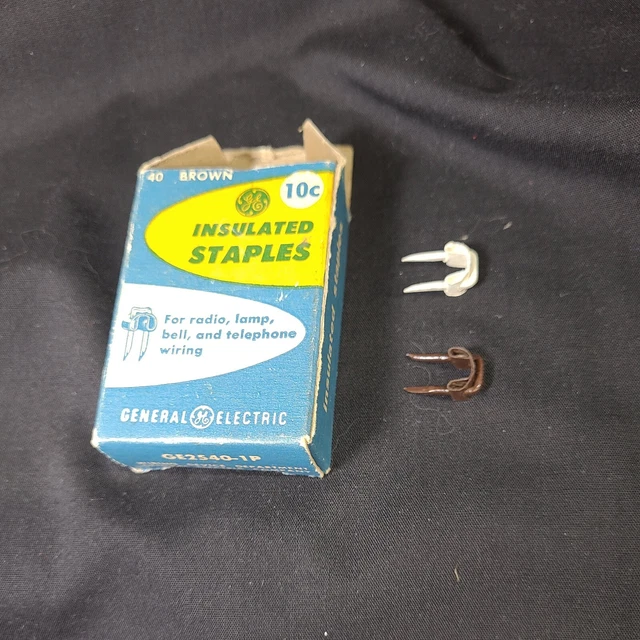 VINTAGE GENERAL ELECTRIC  26 Brown & 30 White U Shape  Insulated Staples