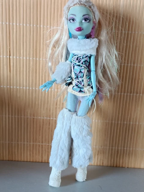 MONSTER HIGH ABBEY Bominable muñeca First Wave elástico negro