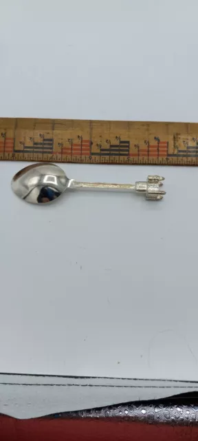 Vintage London Souvenir International Collectors Spoon