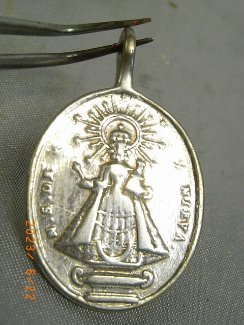 Médaille Religieuse Ancienne Vierge à L'Enfant, Métal Argenté