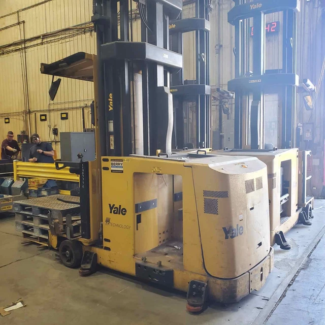 Yale NTA0330SB Narrow Aisle Forklift, 2010
