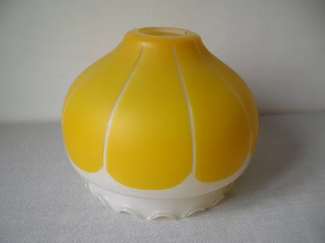 Ancien abat-jour de lampe luminaire en verre blanc et jaune de 19,5 cm
