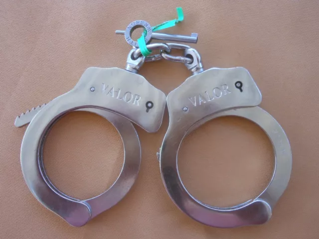 Vintage VALOR Handcuffs with Smith & Wesson Key(don't fit)