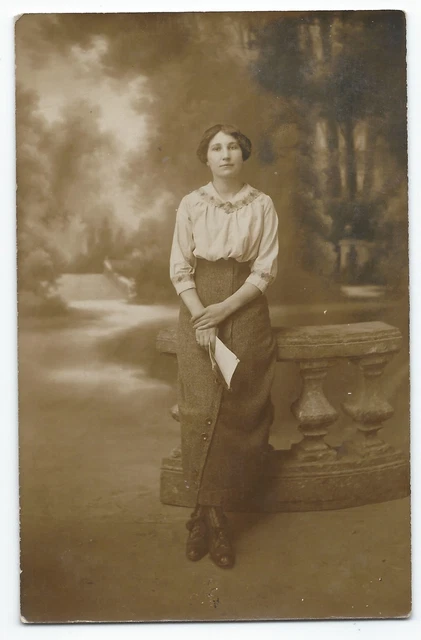 BP132 Carte Photo vintage card RPPC femme woman jeune mode fashion