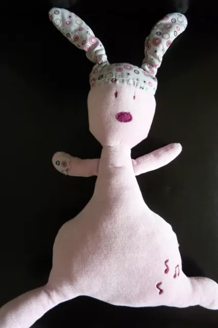 92. DOUDOU  MUSICAL OBAIBI OKAIDI LAPIN ROSE note de musique bonnet ronds TBE