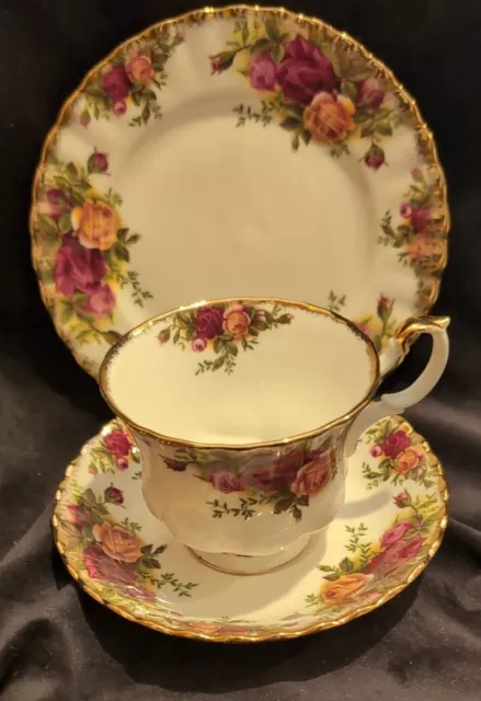 Royal Albert  Old Country Roses Trio. England. 1st Mark. Fantastic Cond. ❤️100