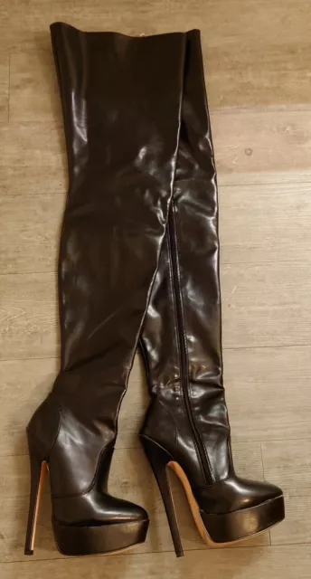 Kinky sales thigh boots