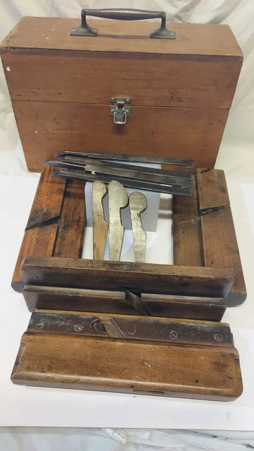 4 Vintage Moulding Planes In Box .