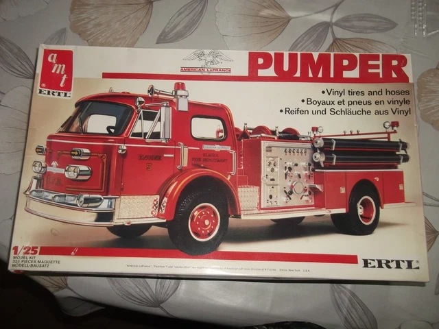 Maquette AMT/ERTL 1:25 - Camion De Pompiers Aero Chief 1000 Chicago Fire (6634)