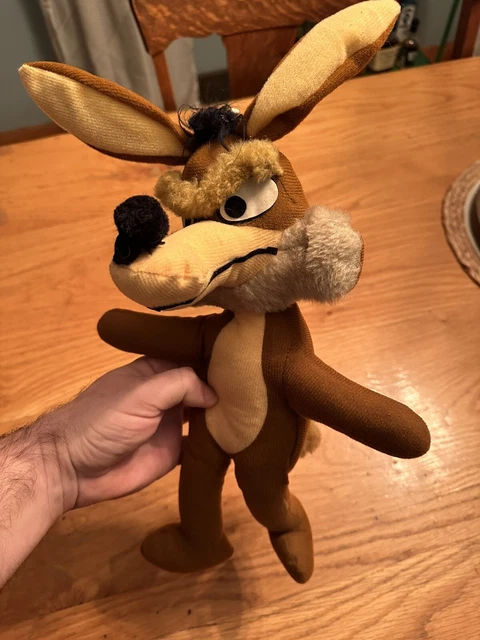 WILE E COYOTE Large Plush Stuffed 42 WILE E COYOTE Large Plush Stuffed 42