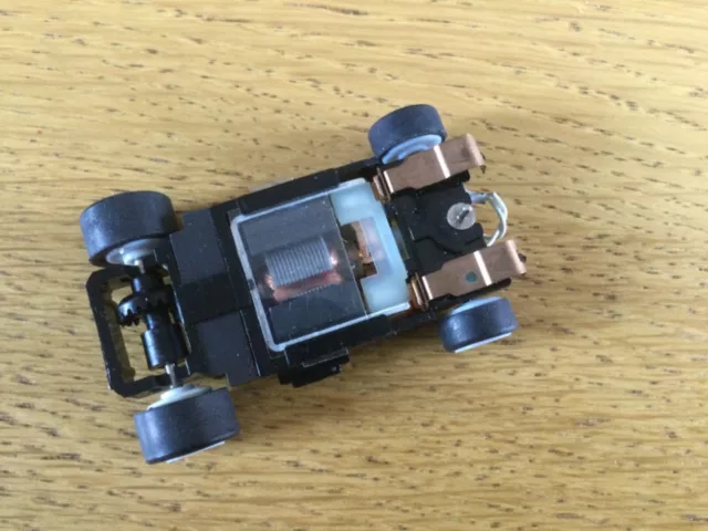 TOMY/TCR  : CHASSIS POUR VOITURE DE CIRCUIT avec LUMIÈRE
