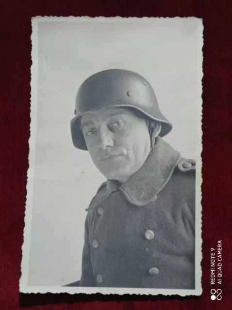 Carte photo militaire Allemande, soldat ,casque , WW2 .