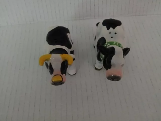 Magnetic Kissing Cows Salt And Pepper Shakers