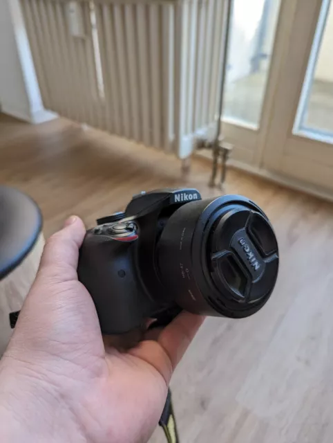 Nikon D3400 24,2MP DSLR-Kamera - Schwarz (Kit mit AF-P DX 18-55mm VR Objektiv)